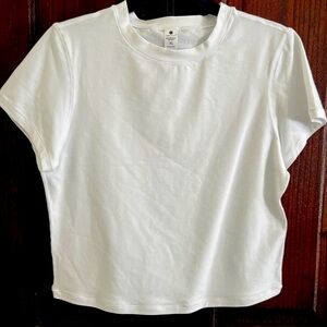 Yogalicious white crop tee